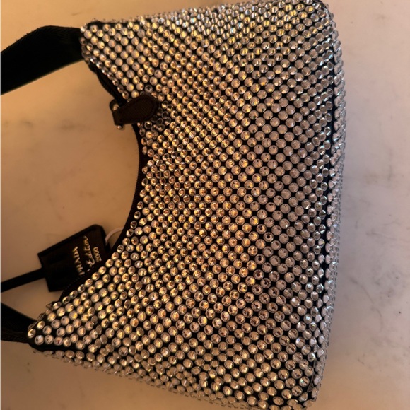 Prada re- edition 2000 in great condition . You will get plenty off compliments. - Picture 4 of 5